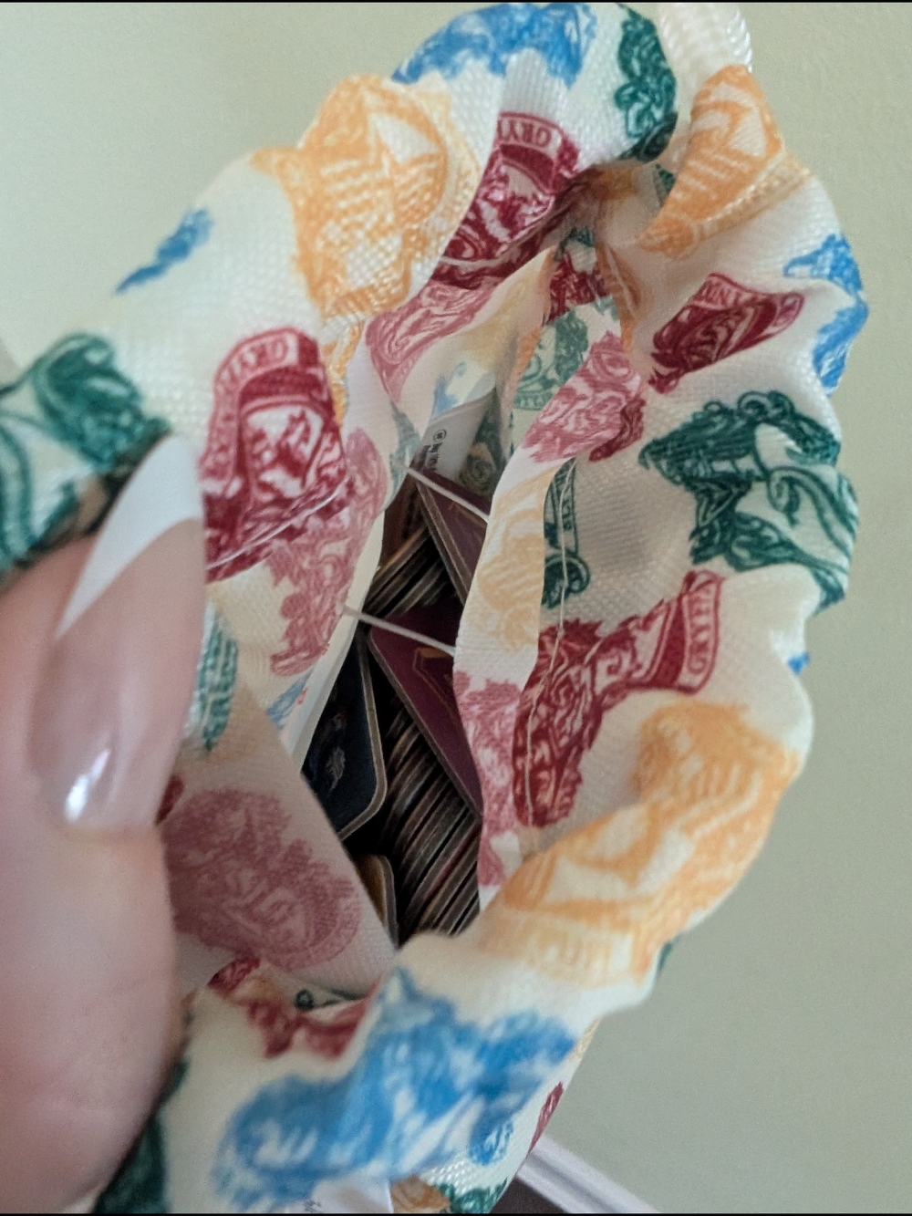 Harry Potter Houses Drawstring Pouch - Multi-Color Crest Design - Picture 4 of 5